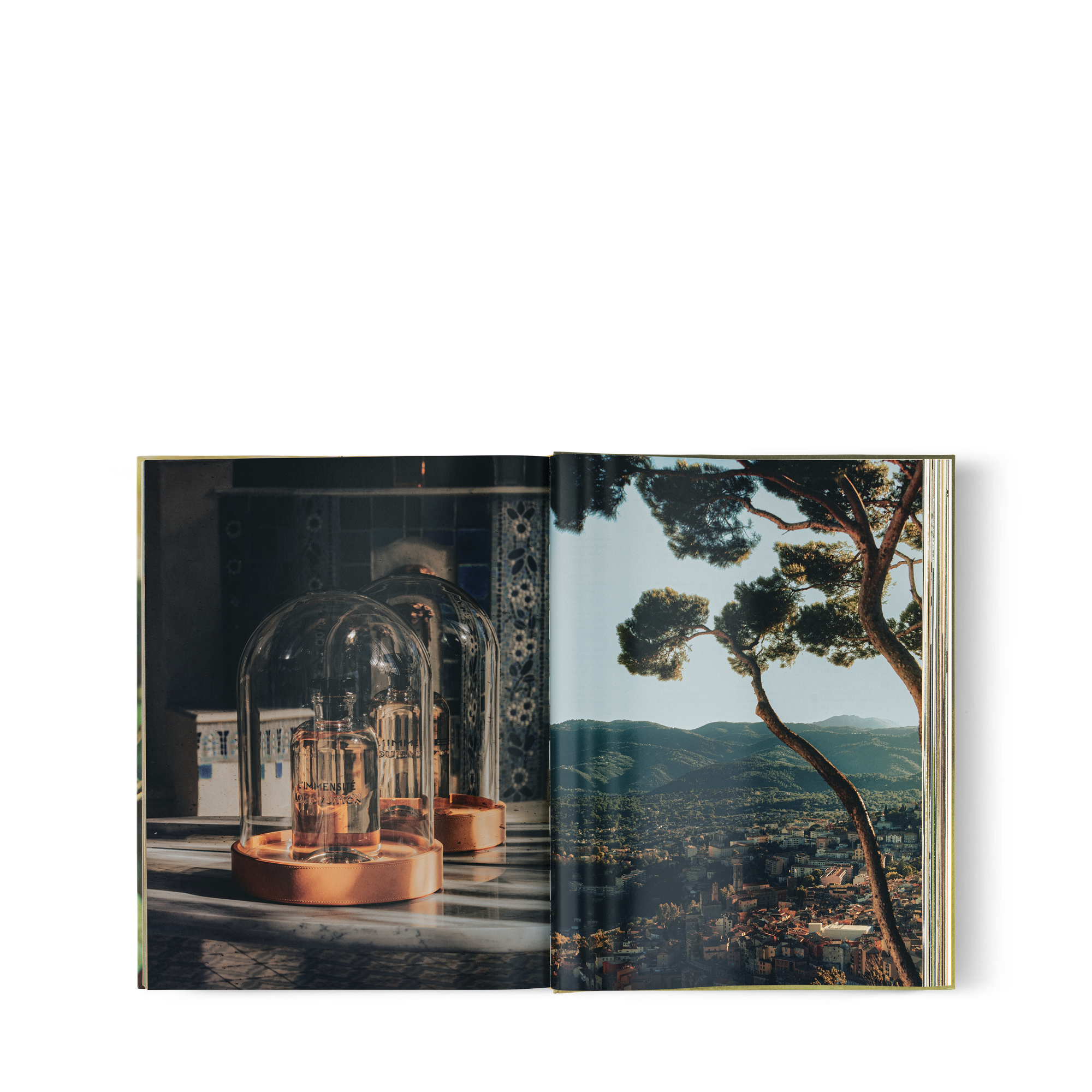 【 新品 】LOUIS VUITTON：A PERFUME ATLAS Louis Vuitton: A Perfume Atlas: Cavallier-Belletrud, Jacques